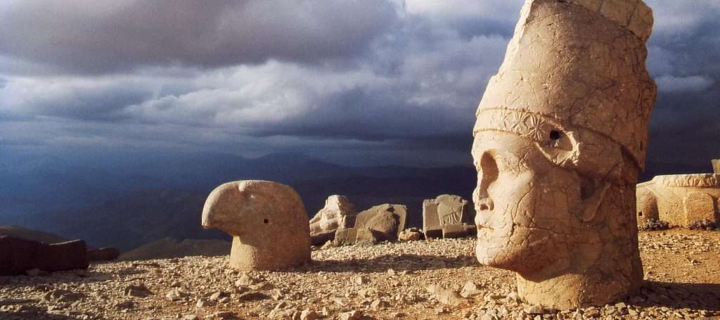 Le statues géantes au sommet du Nemrut Dagi, Turquie